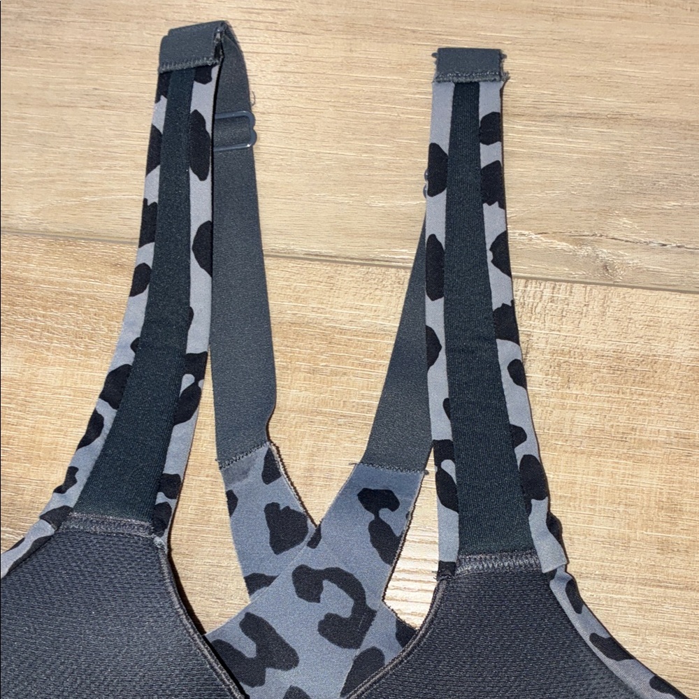 Victoria Secret Sport Black and Gray Leopard Sports Bra No Size Tag Best 32DD - Picture 10 of 10